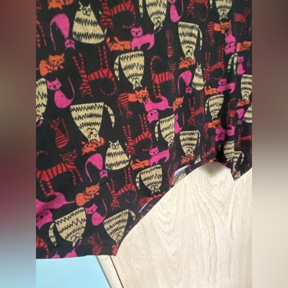 CREATION Soft Light Fuzzy Crew Neck Cardigan with Feline CATS all over print M - Picture 3 of 11